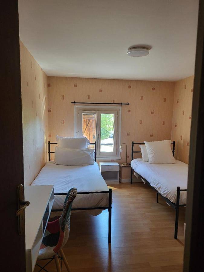 Hôtel pour 4 personnes, avec terrasse et jardin à Pontgibaud - 2