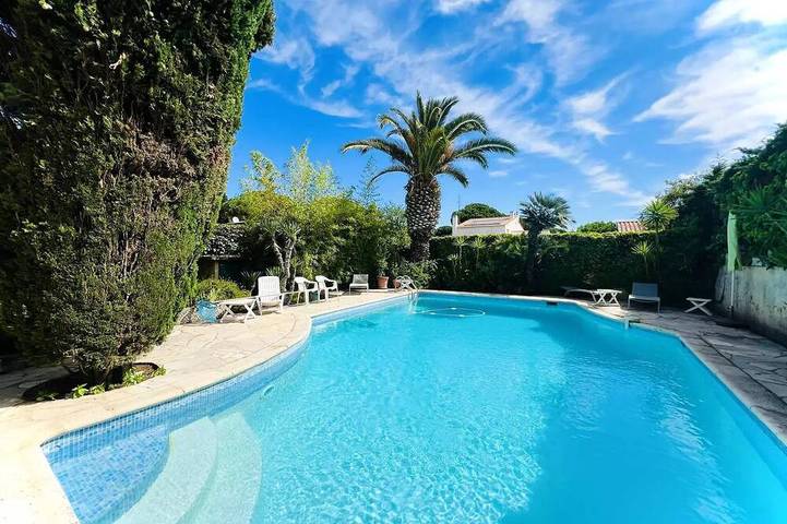 Villa pour 6 personnes, avec balcon ainsi que piscine et jardin à La Grande-Motte