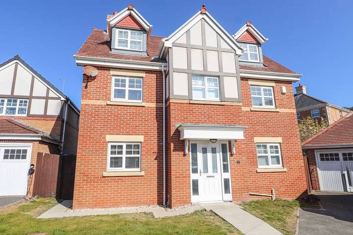 Cottage for 10 people, with hot tub and garden, with pets in Colwyn Bay