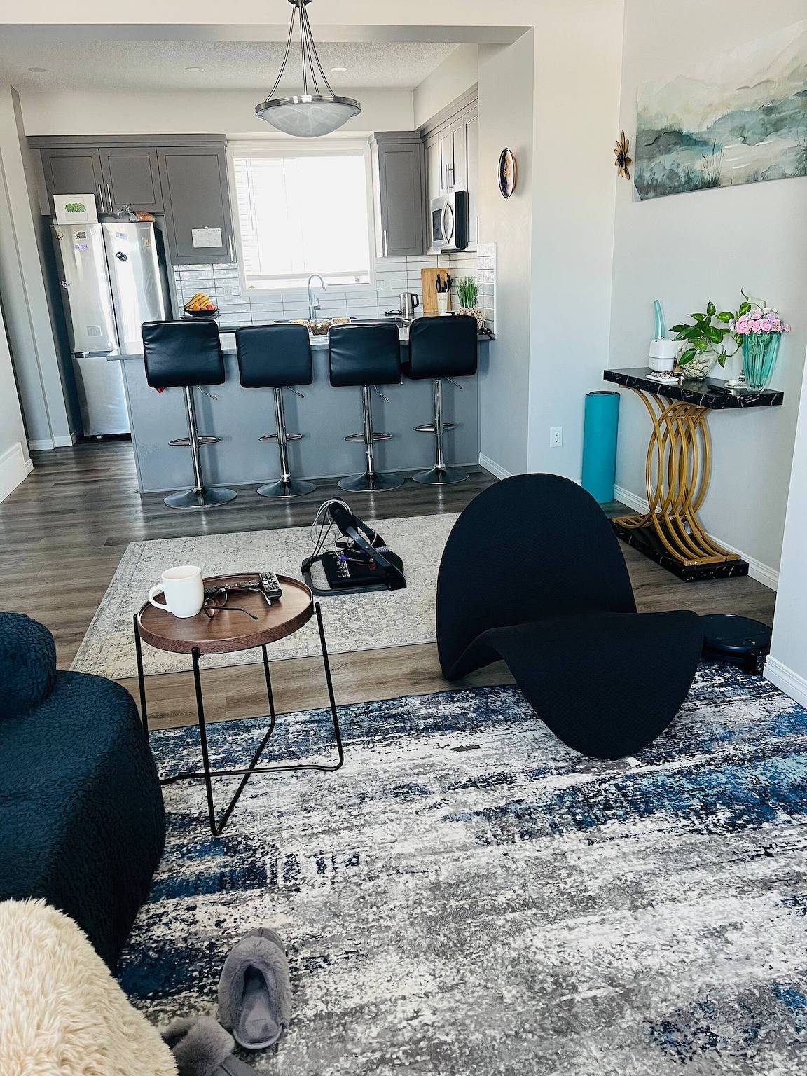 Geräumiges privates Zimmer mit Tv, Wlan und Kühlschrank in Edmonton, Alberta