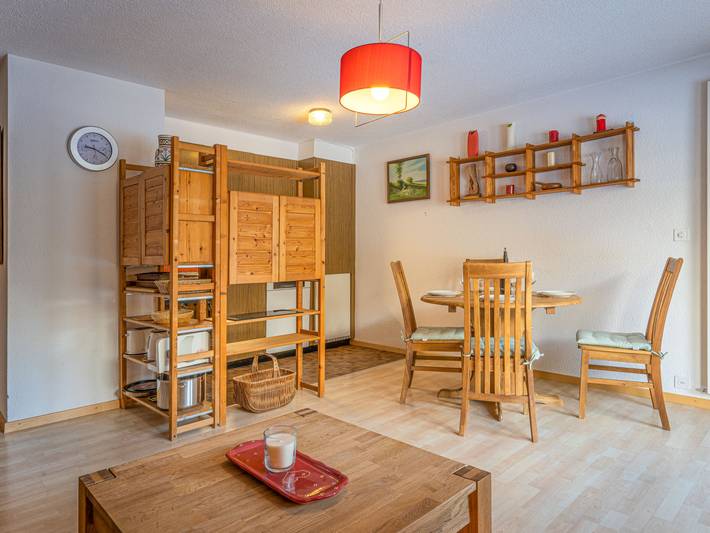 Gîte pour 4 personnes, avec terrasse dans Ovronnaz