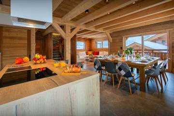 Chalet pour 14 personnes, avec sauna ainsi que jacuzzi et balcon, adapté aux familles à Le Grand-Bornand
