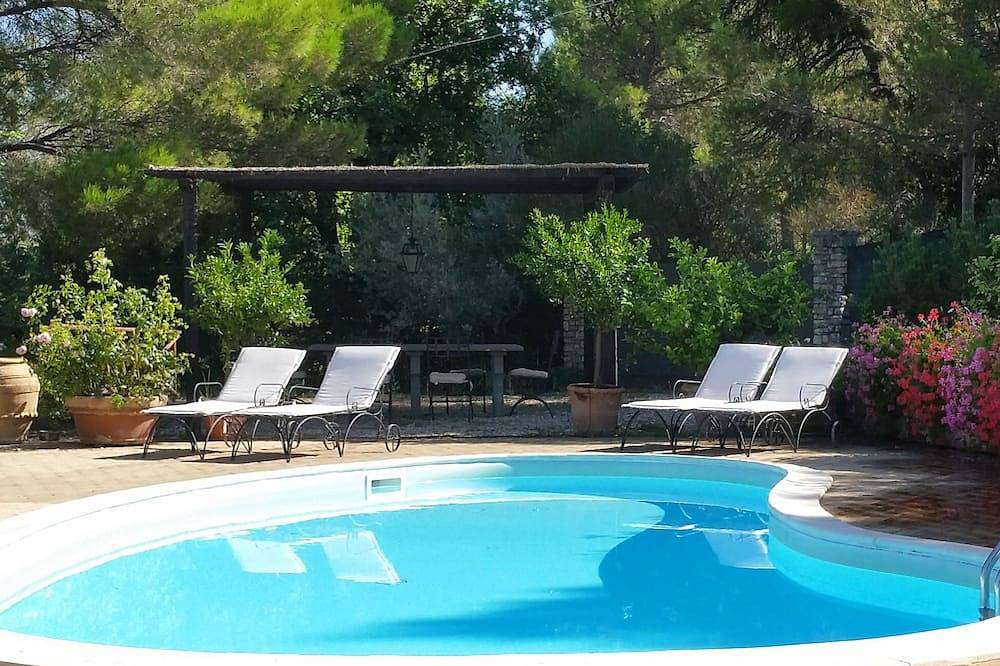 Ghiro reatret- rent our E-bikes to visit Umbria valley and enjoy our pool! in Spoleto, Perugia Province