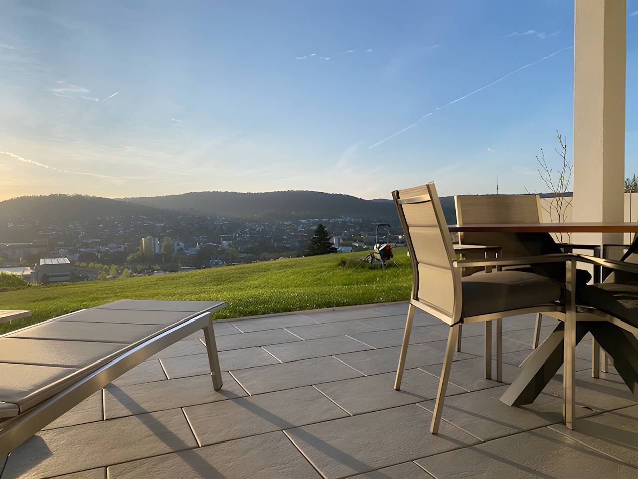 Ganze Wohnung, Ferienwohnung 'Panoramablick' mit Bergblick, privater Terrasse und Wi-Fi in Lörrach, Südschwarzwald