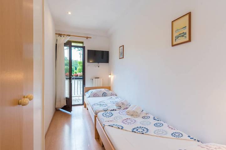 Ganze Wohnung, Apartment + kostenlose bootsfahrt + 2 Fahrräder + Klima + WiFi in Kroatische Adria