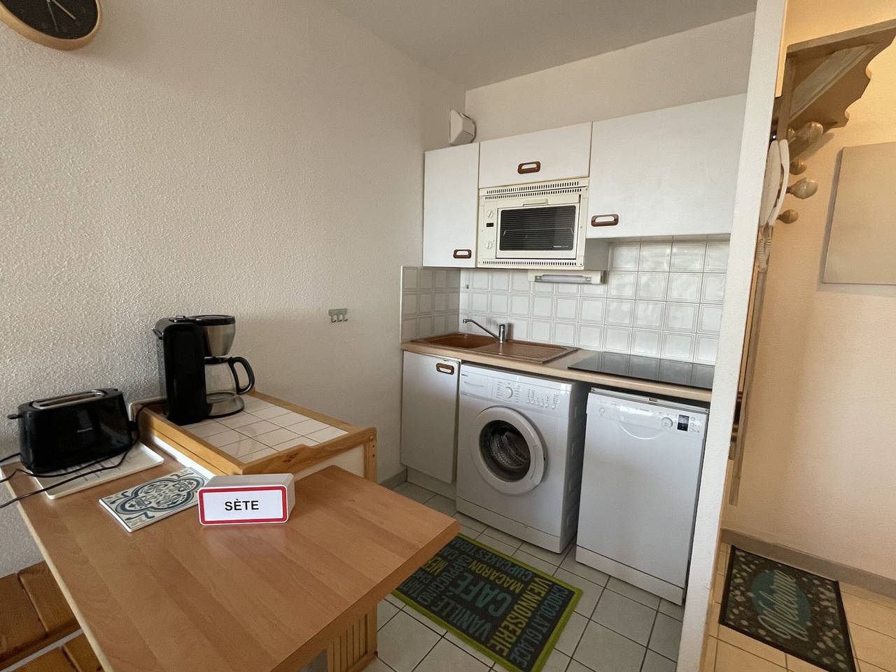 Entire apartment, 2-room beachfront apartment with pool - Sète in Sete, Mediterranean Coast (France)