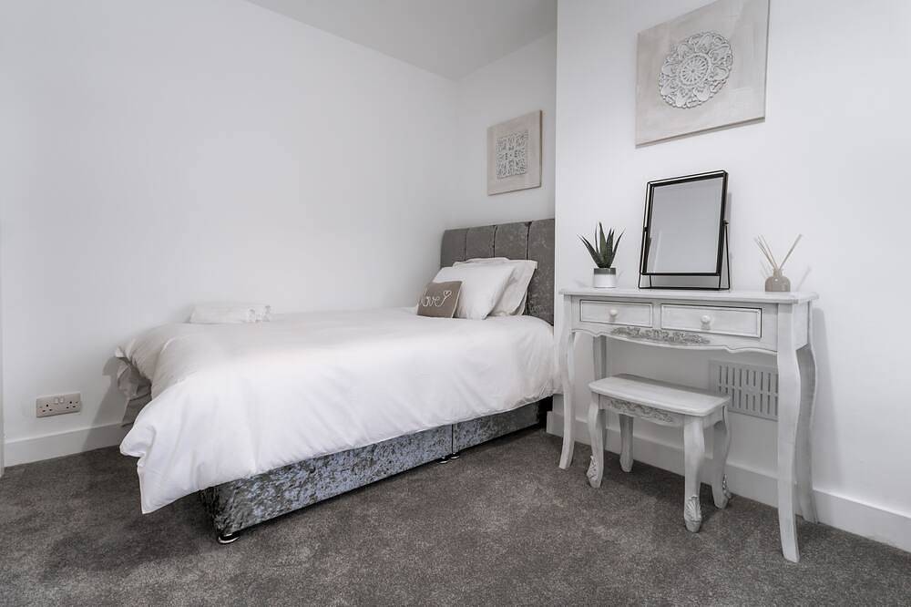 Railway Retreat in Wakefield, West Yorkshire