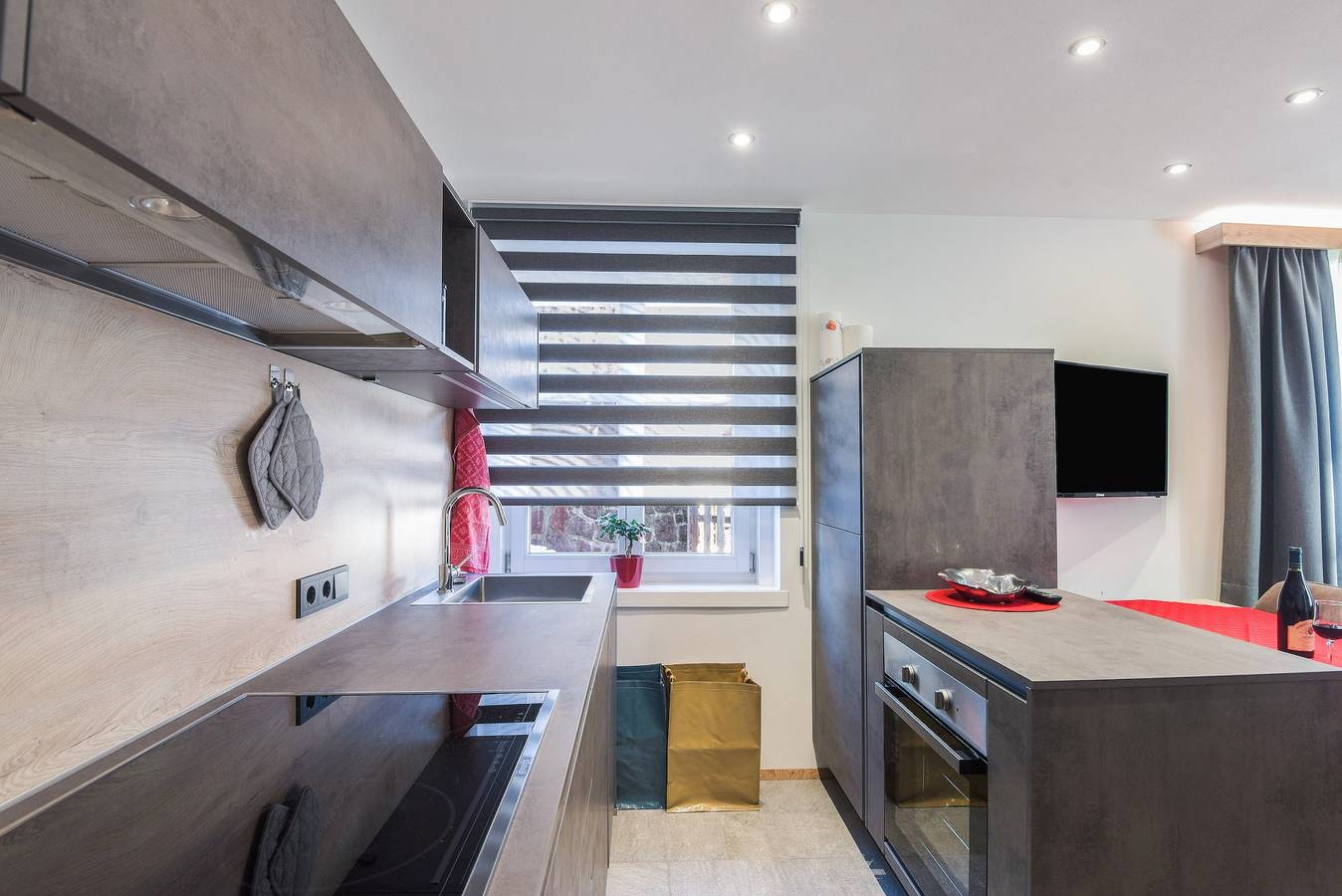 Ganze Wohnung, Moderne Ferienwohnung "Ulli" in der Nähe der Seilbahnen mit Bergblick & Wlan in Plan da Tieja, St. Christina in Gröden