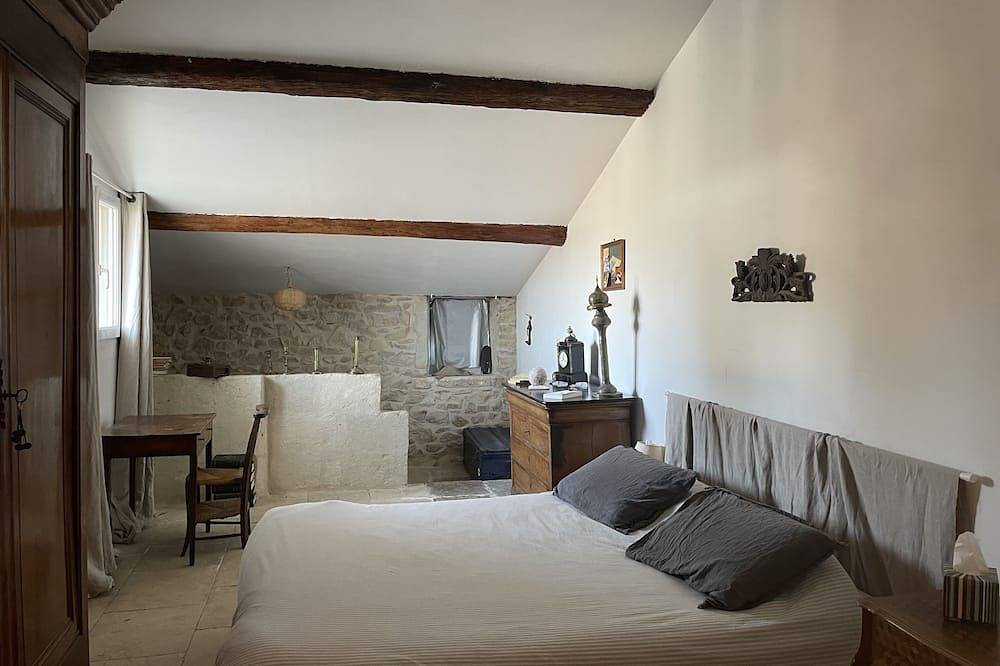 Large winegrower's house with swimming pool in Bernis, Nimes region