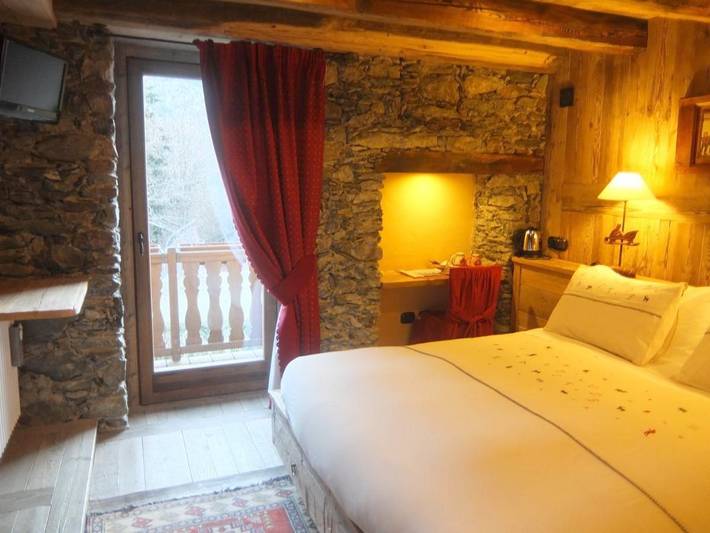 Location de vacances pour 2 personnes, avec jardin ainsi que sauna et jacuzzi dans Brusson - 2