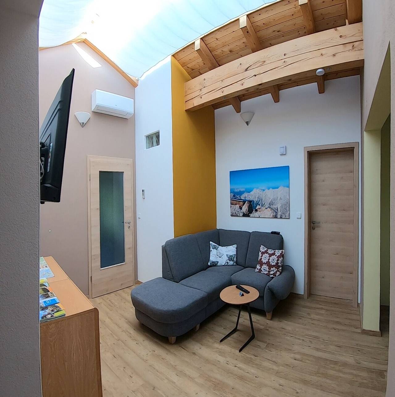 Ganze Wohnung, Ferienwohnung 'Exklusiv Hinterreiter' mit Bergblick, Wlan und Klimaanlage in Ainring, Rupertiwinkel