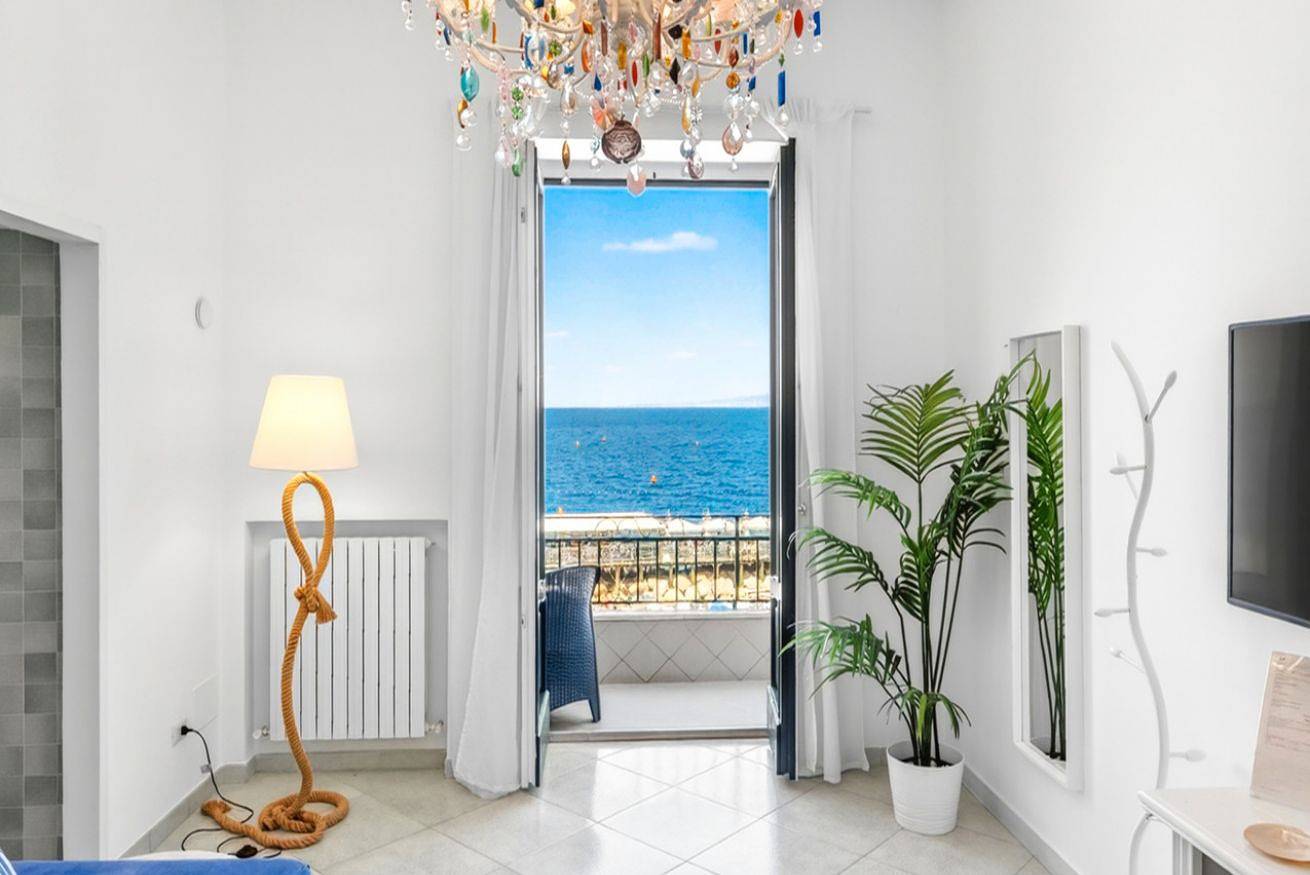 Ganze Wohnung, Seaview Home on the beach & amazing views terrace in Sorrent, Neapel Provinz