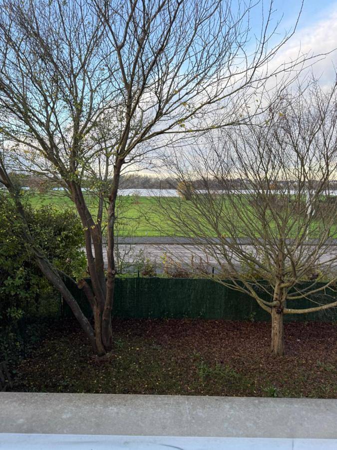 Location de vacances pour 10 personnes, avec vue sur le lac ainsi que jardin et vue à Bourges - 4