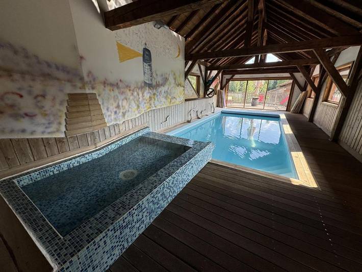 Appartement de vacances pour 9 personnes, avec sauna et jacuzzi ainsi que piscine et jardin, adapté aux familles