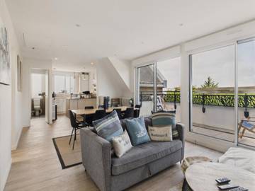 Gîte pour 8 personnes, avec balcon dans Plage Bonne-Source