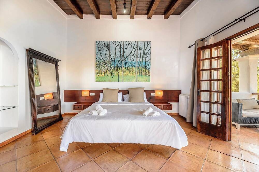 Enjoy Ibiza with the family: country house with soul and local essence. in Sa Rota d'en Pere Cardona, Santa Eularia des Riu