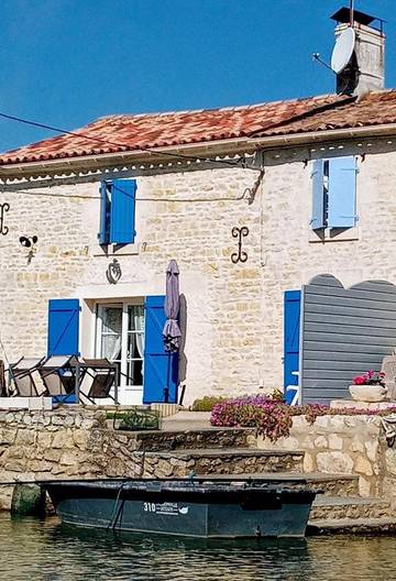 Gîte pour 6 personnes, avec jardin ainsi que vue sur le lac et vue, animaux acceptés à La Taillée
