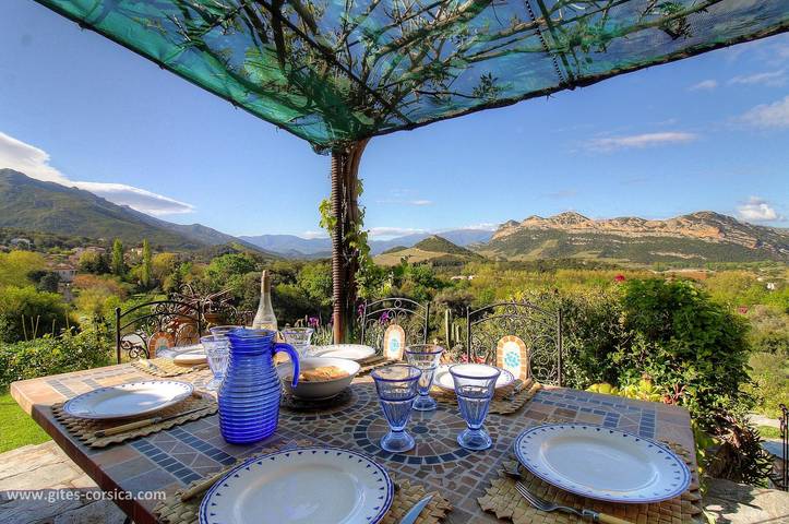 Gîte pour 6 personnes, avec Terrasse ainsi que Jardin et Vue à Patrimonio