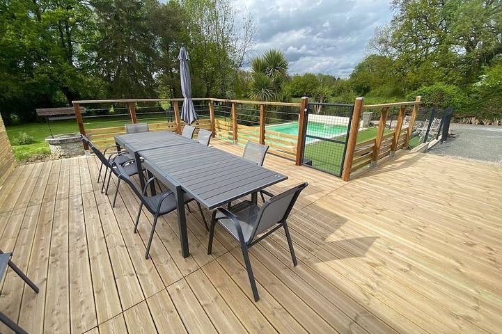 Location de vacances pour 14 personnes, avec piscine à La Chapelle-Saint-Étienne