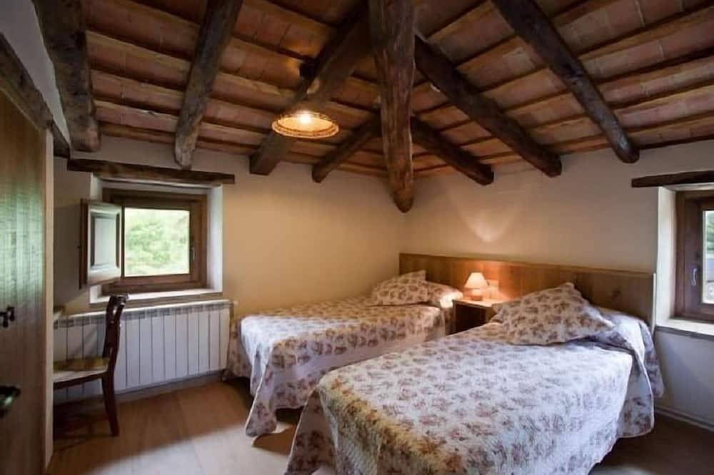 Self catering Mas Quintana de Ciuret for 16 people in Vidrà, Catalan Pyrenees