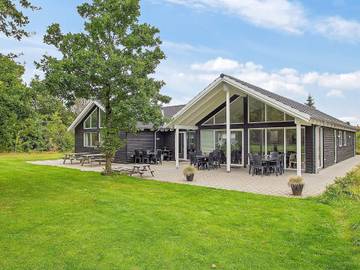 Ferienhaus für 18 Personen in Henne Strand, Filsø See, Bild 1