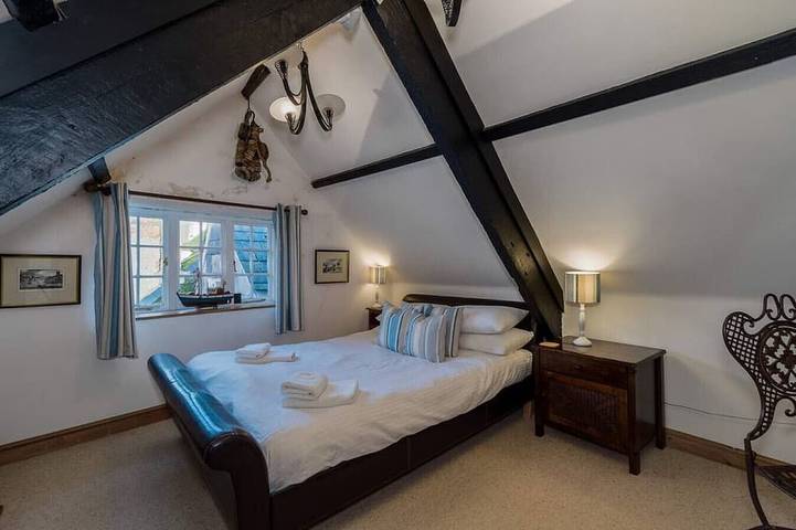 Historic Osborne House very close to the beach in Looe, Cornualles