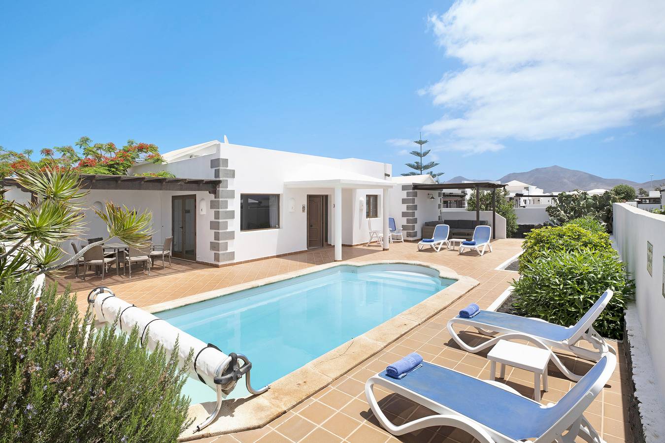 Villa Casa Calma with Mountain View, Pool and Wi-Fi in Playa Blanca, Yaiza