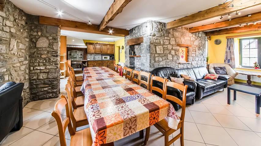 Location de vacances pour 15 personnes, avec jacuzzi ainsi que jardin et sauna, animaux acceptés à Rochefort (Wallonie) - 3