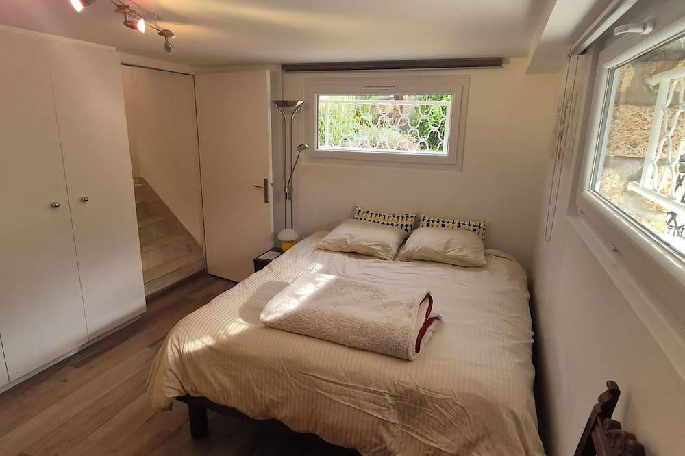 Chambre Meuble tourisme. Tv, Wifi, bathroom/Wc and private access in Champigny-sur-Marne, Valle del Marne