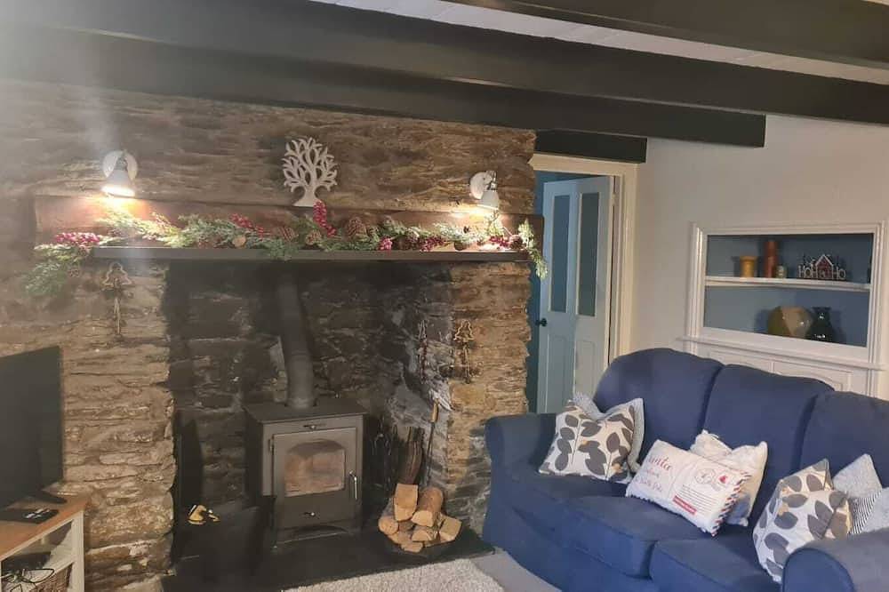 Cornish Cottage with large enclosed garden, close to Beaches in Portscatho, Cornwall