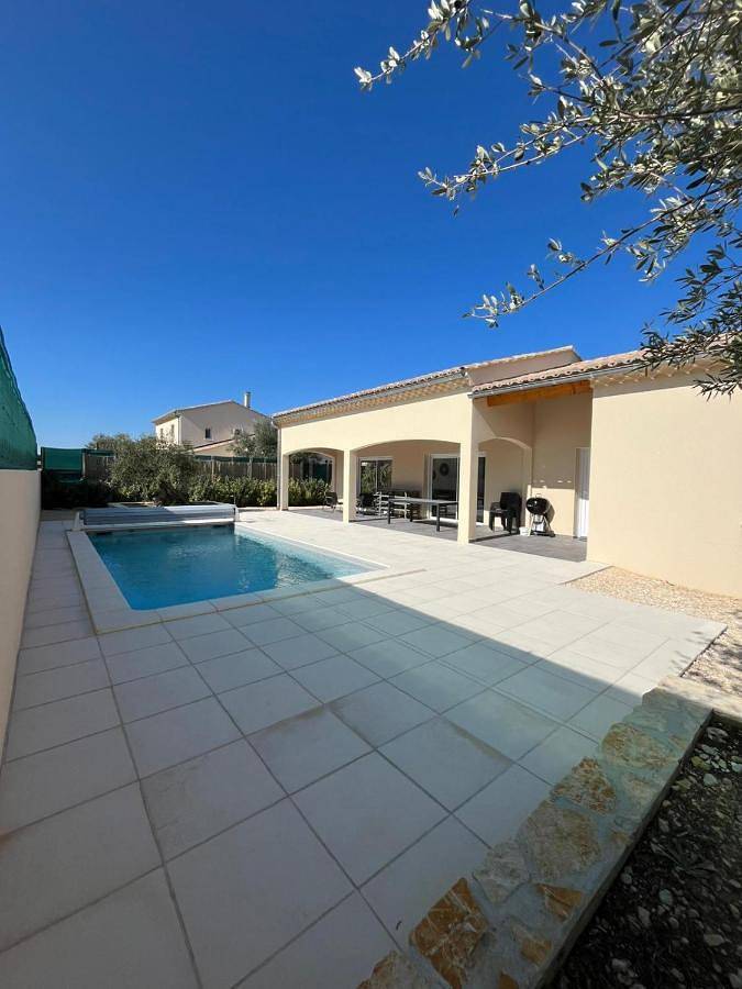 Location de vacances pour 6 personnes, avec terrasse et piscine, animaux acceptés à Saint-Remèze - 4