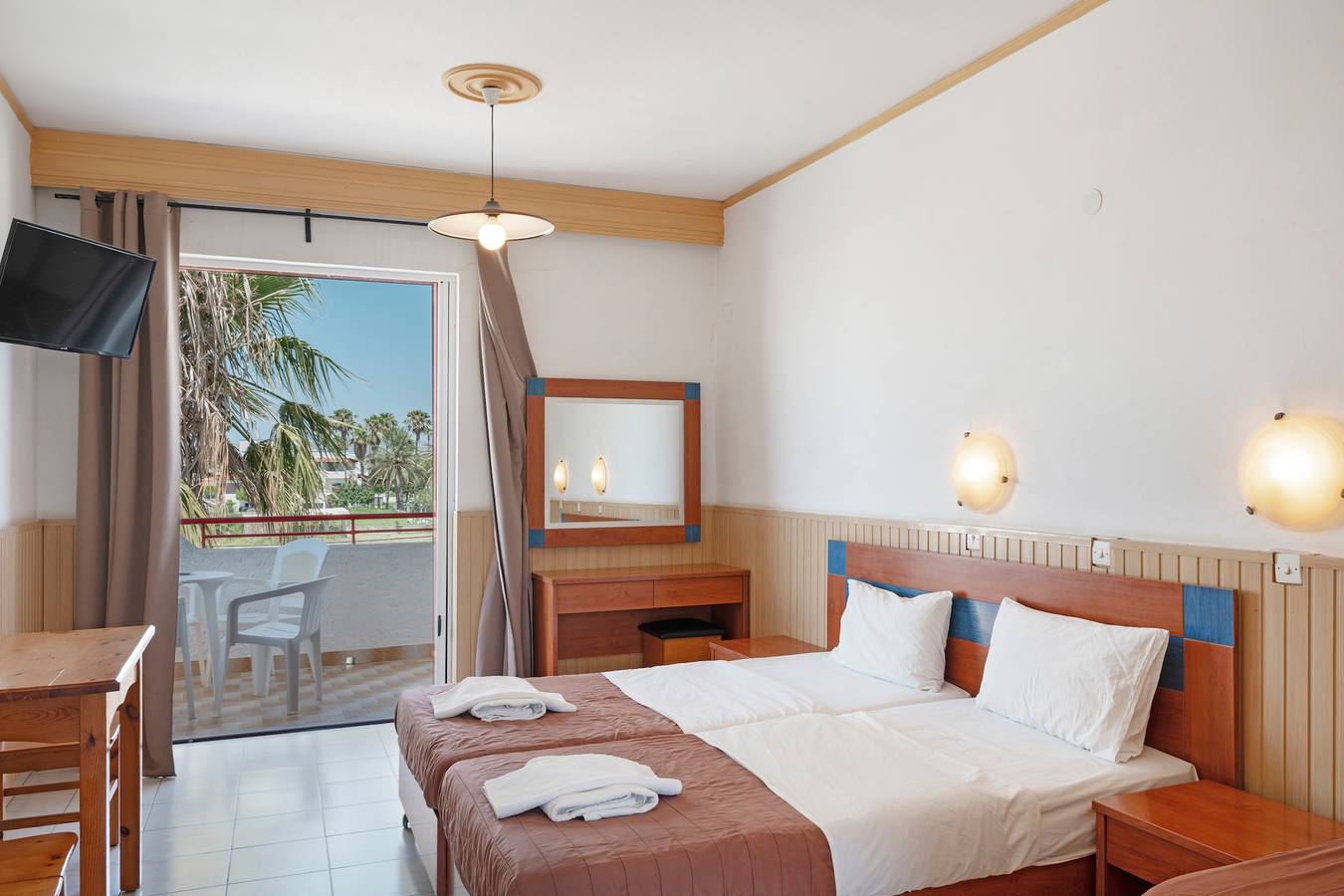 Gehele studio, Studio Appartement 'Golden Sun 3' met Uitzicht op Zee, Gedeeld Zwembad en Wifi in Τιγκάκι, Kos