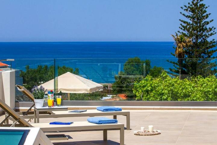 Ferienwohnung für 2 Personen, mit Balkon und Terrasse sowie Whirlpool und Pool in Platanias