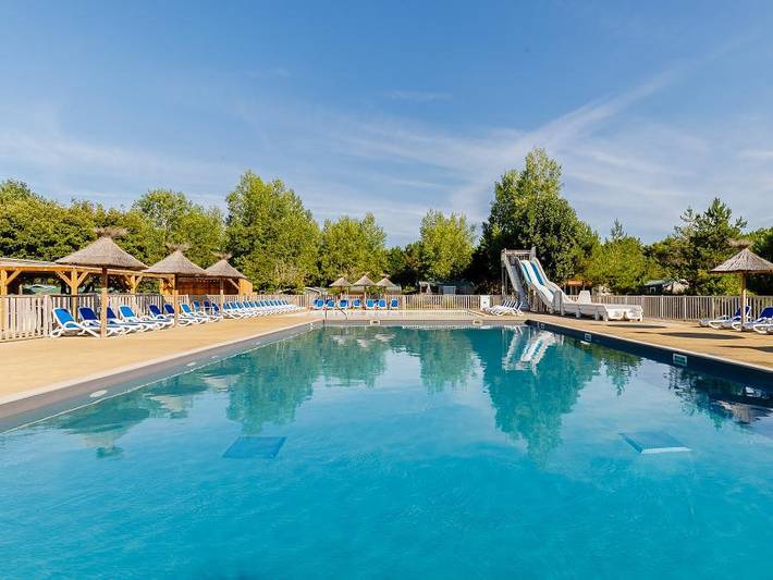 Mobil home pour 4 personnes, avec bassin pour enfant