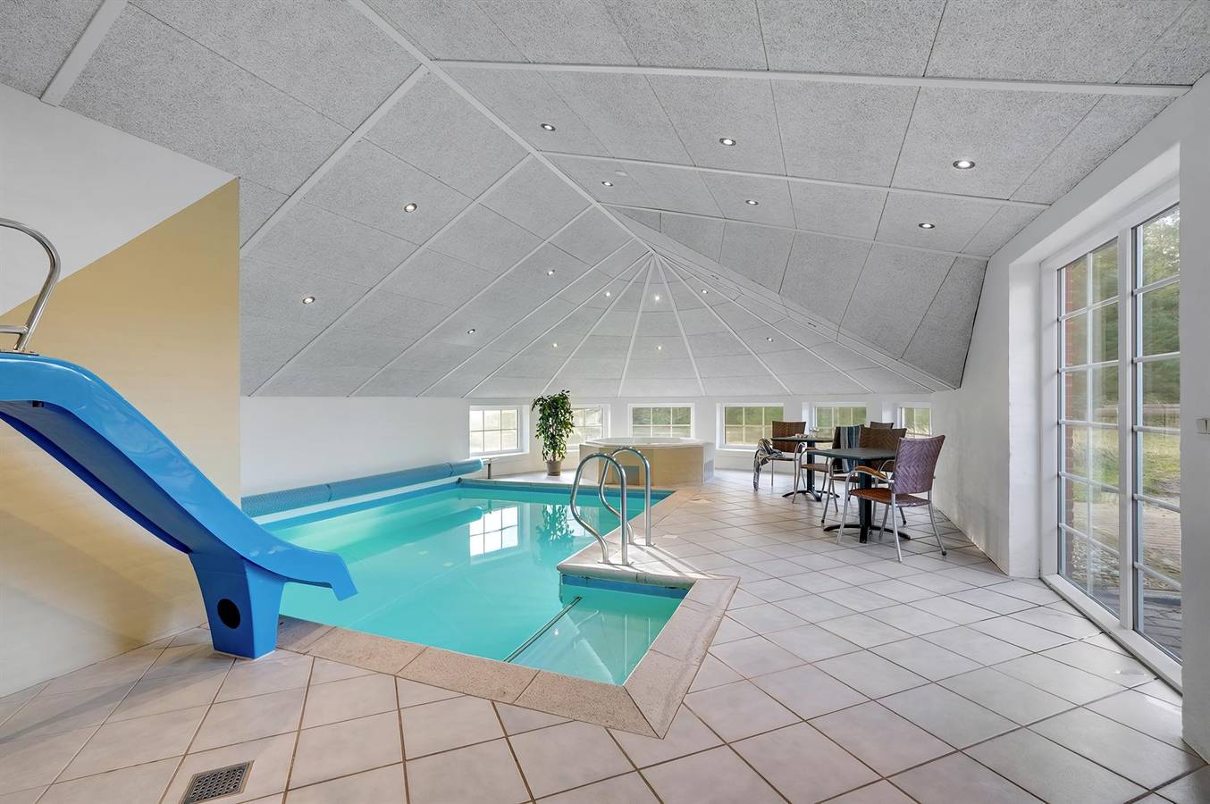Stunning home in Ringkøbing w/ Sauna, Indoor swimming pool and Wifi in Søndervig, Holmsland Klit