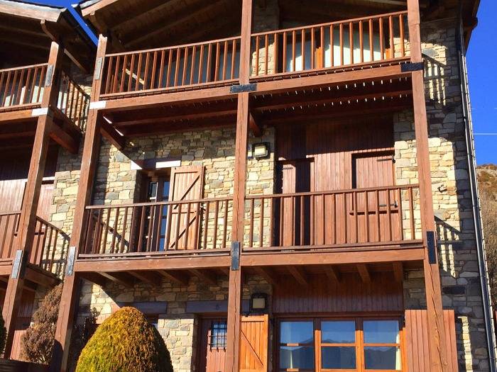Townhouse 3 rooms Pool, Fireplace, Cadí Views, 8 Pax in Isòvol, Catalan Pyrenees