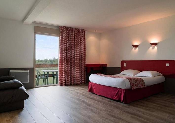 Hôtel pour 2 personnes, avec piscine ainsi que vue et jardin, animaux acceptés à Sancé - 2