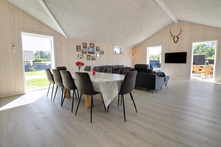 5 bedroom pet friendly home in Rømø in Sønderstrand, Tagholm