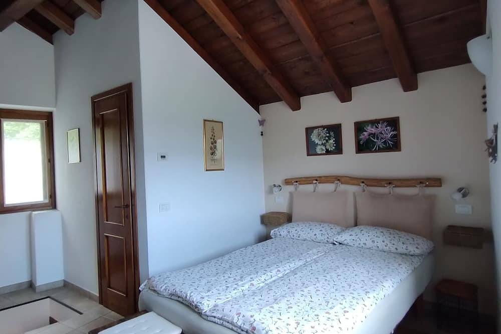 Le 2 formiche (Lauri): Rustikales Ferienhaus mit Terrasse und Garten in Cossogno, Lago Maggiore (Piemont)