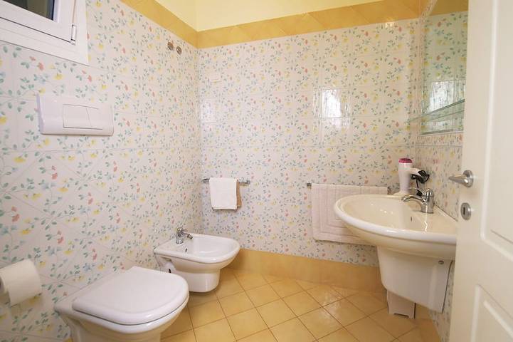 Ganze Wohnung, Residence Limoni del Rustichel: Apartment N.6 with lake view, underground parking and pool. in Maclino, Toscolano-Maderno