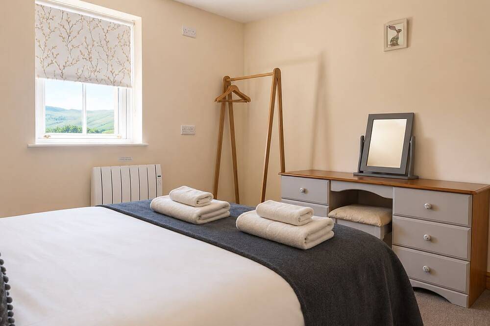 Entire apartment, Howgills Apartment 10 (self-catering accommodation with free parking and Wi-Fi) in Sedbergh, Yorkshire Dales National Park