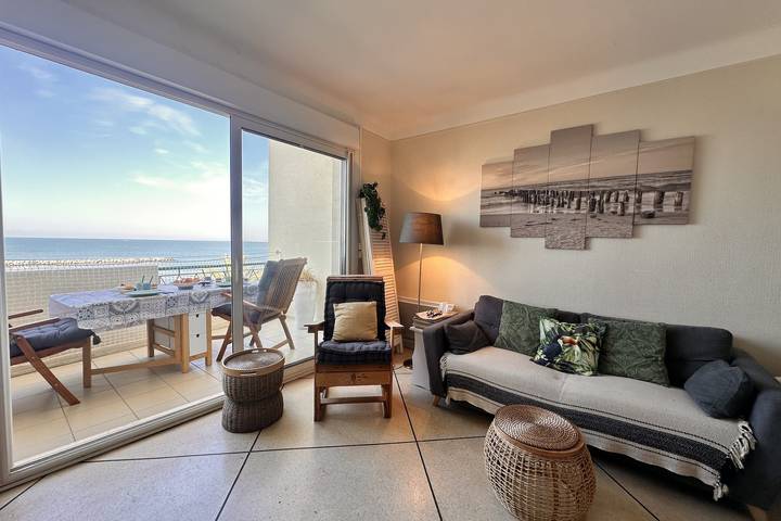 Appartement entier, La Croix du Sud 4 - Appartement en duplex Vue Mer 1ère ligne avec terrasse in Port Camargue, Le Grau-du-Roi