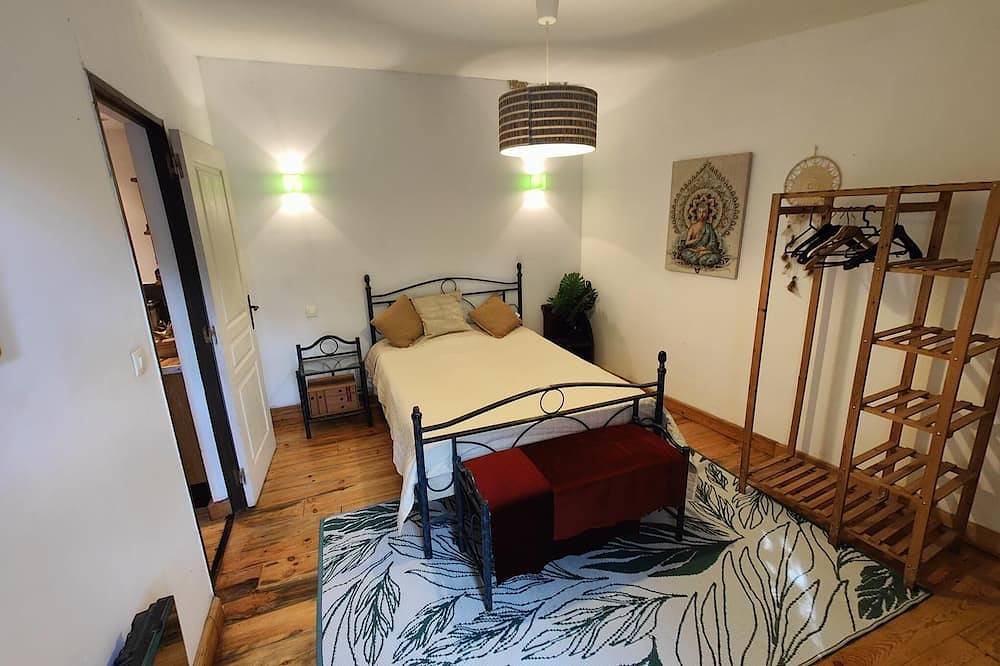 Petite Maisonnette Indépendante sur Terrain Ombrage Proximite Plage in Poussan, Côte d'Améthyste