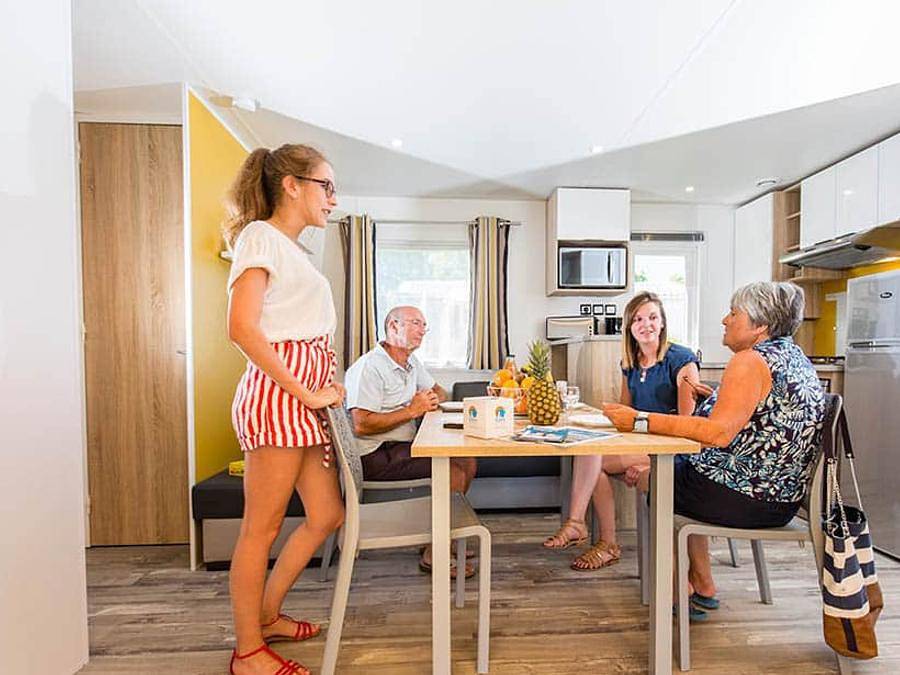 Camping Domaine de Bréhadour   - Mobilhome 8 personnes - Privilège 4 chambres in Saint-Molf, Région de Saint-Nazaire