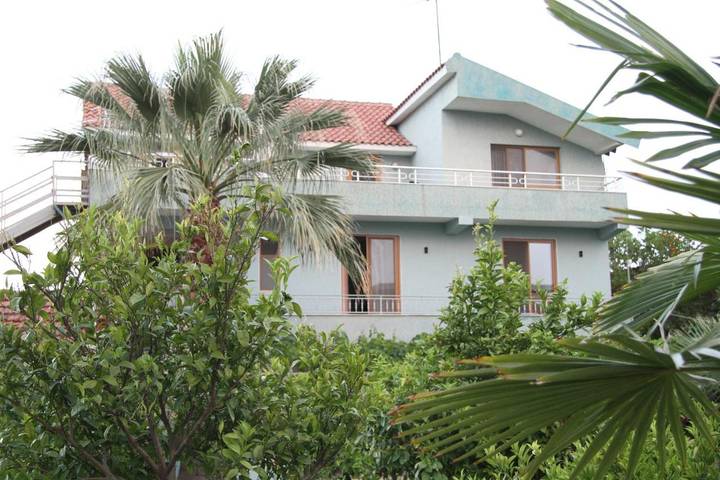 Appartement de vacances pour 12 personnes, avec vue et jardin, animaux acceptés