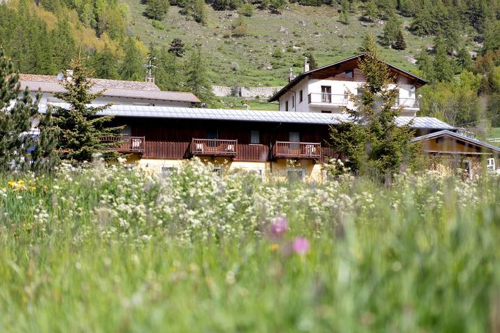 Appartamento intero, Appartamento 'L'Arnica' con Vista Lago e Wi-Fi in Dzovennoz, Bionaz