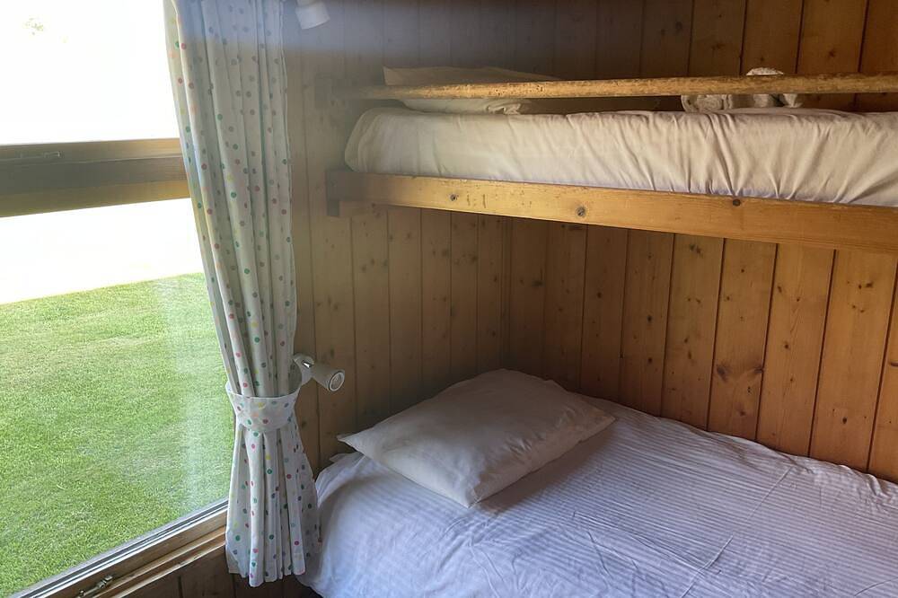 Cosy Swiss-Style Wooden Chalet in Aberdovey, Snowdonia with stunning sea views in Aberdovey, Snowdonia