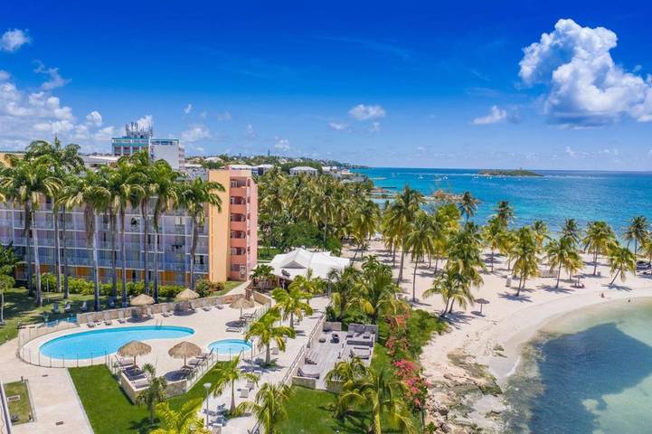 Hôtel pour 2 personnes, avec jardin ainsi que piscine et bassin pour enfant