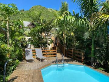 Location de vacances pour 6 personnes, avec jardin ainsi que piscine et jacuzzi à Entre-Deux