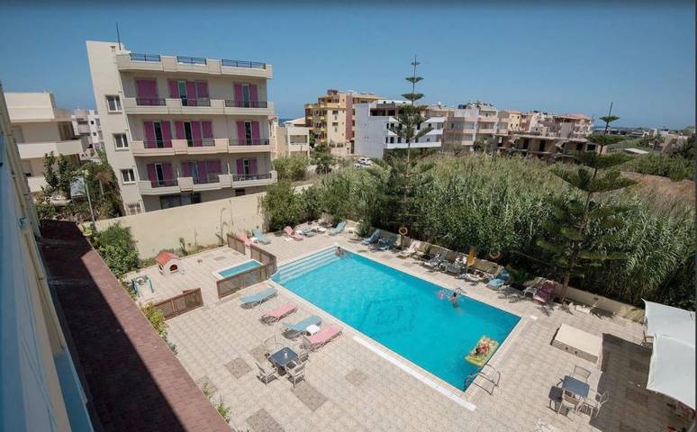 Appart’hôtel pour 2 personnes, avec Balcon et Terrasse ainsi que Jardin et Bassin pour enfant